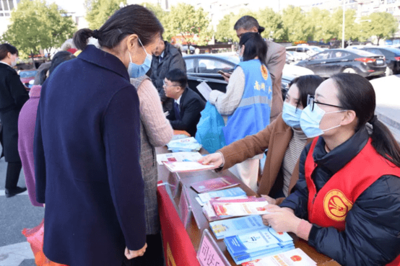 南湖凤桥镇举行“文明网格，与法同行”法治宣传进网格活动